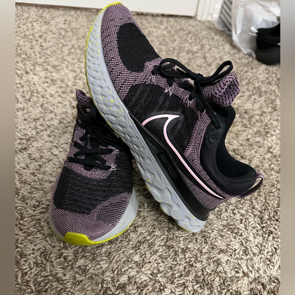 Women’s Nike infinity flyknit